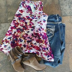 Loveappella purple-hued floral sleeveless blouse
